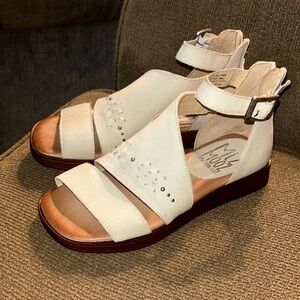 Geranium Miz Mooz sandals